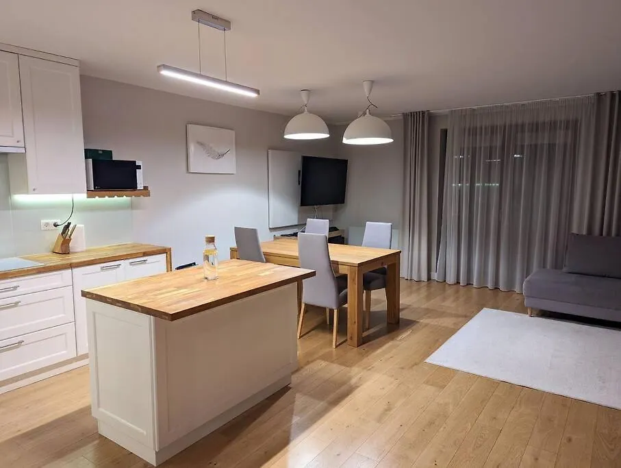 شقة Apartament Z Biokominkem Blisko Lotniska وارسو بولندا